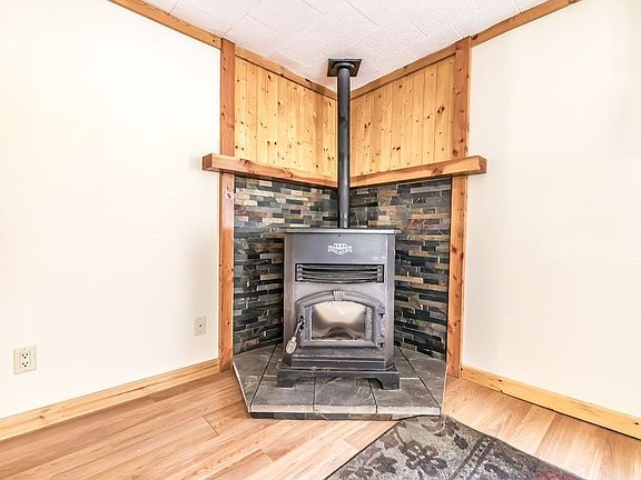 4th image of 30 Parkway Dr
