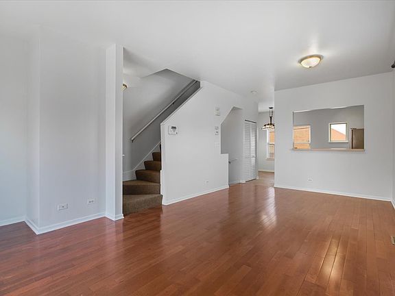 3rd image of 4530 S Woodlawn Ave Unit 801