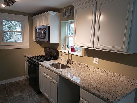 New kitchen,  granite tops