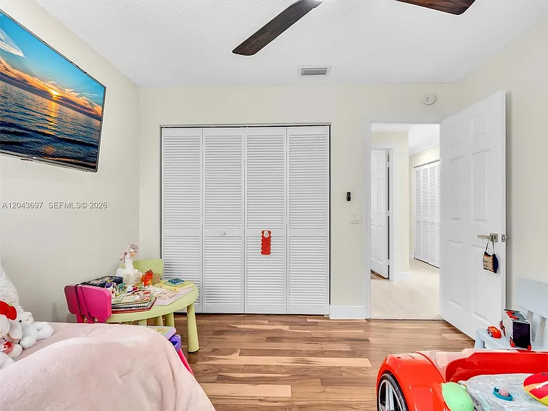 639 Verona Pl — Photo 58