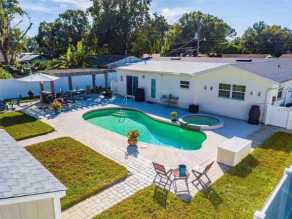 3rd image of 2017 Stratford Dr