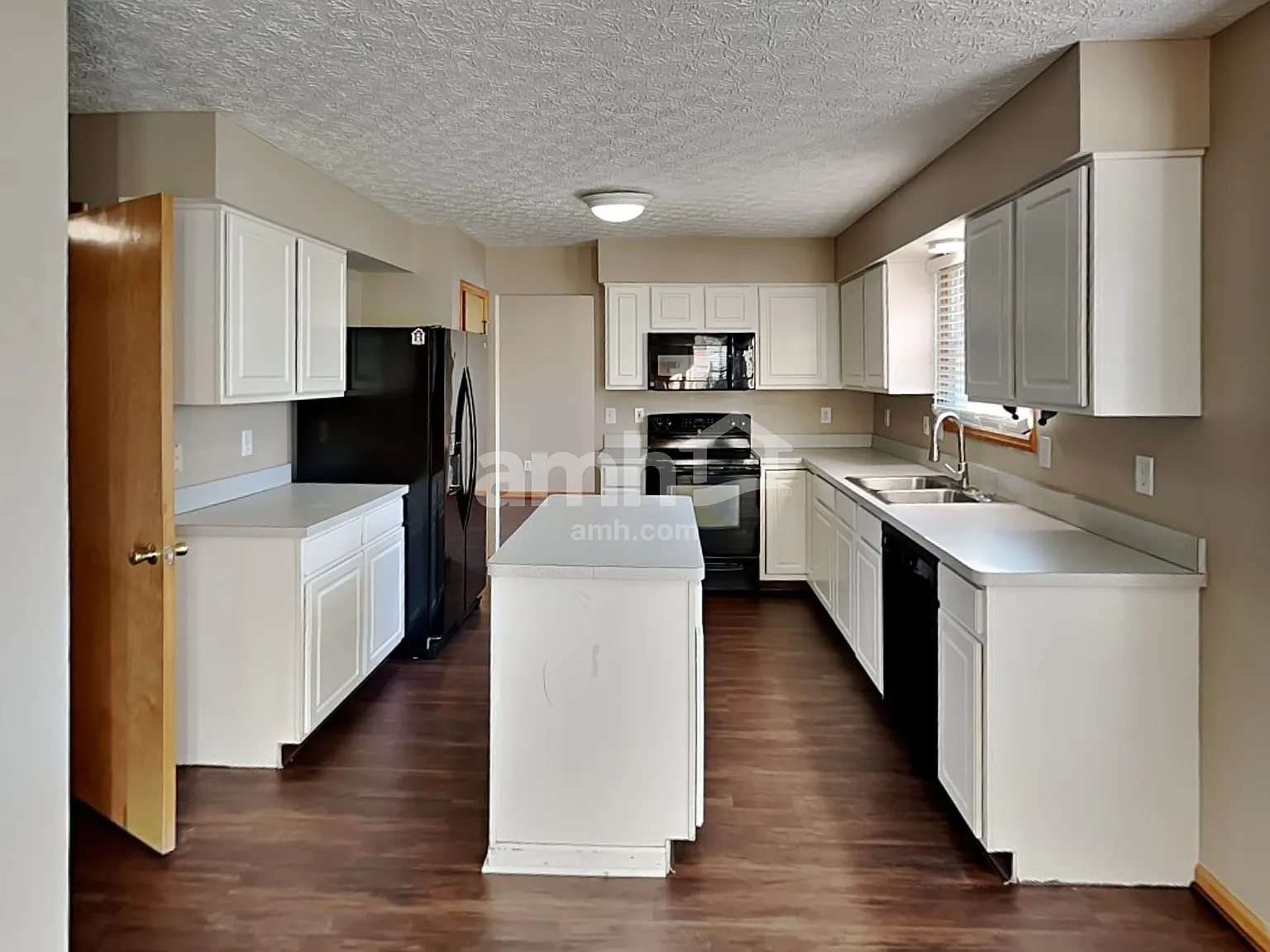 3 bed, 2.5 bath, 2151 sqft, $2,495 — Photo 4