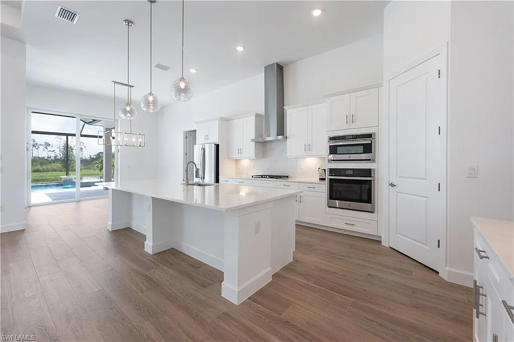 4 bed, 3.0 bath, 2966 sqft, $8,500 — Photo 4