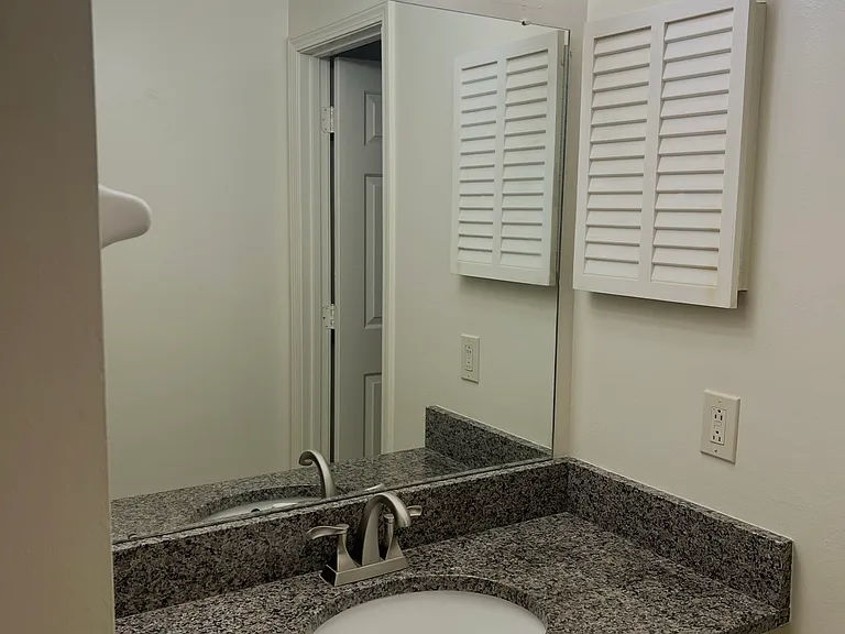 2905 Burch Ave #12 — Photo 40