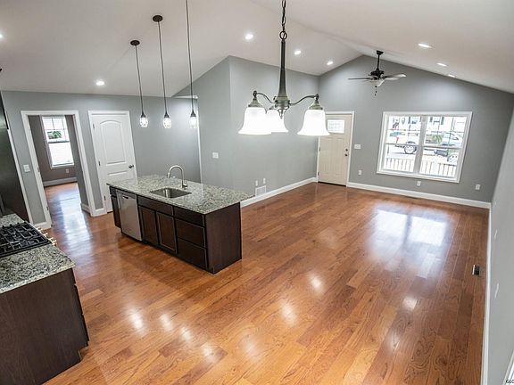 3rd image of 13 Poplar St