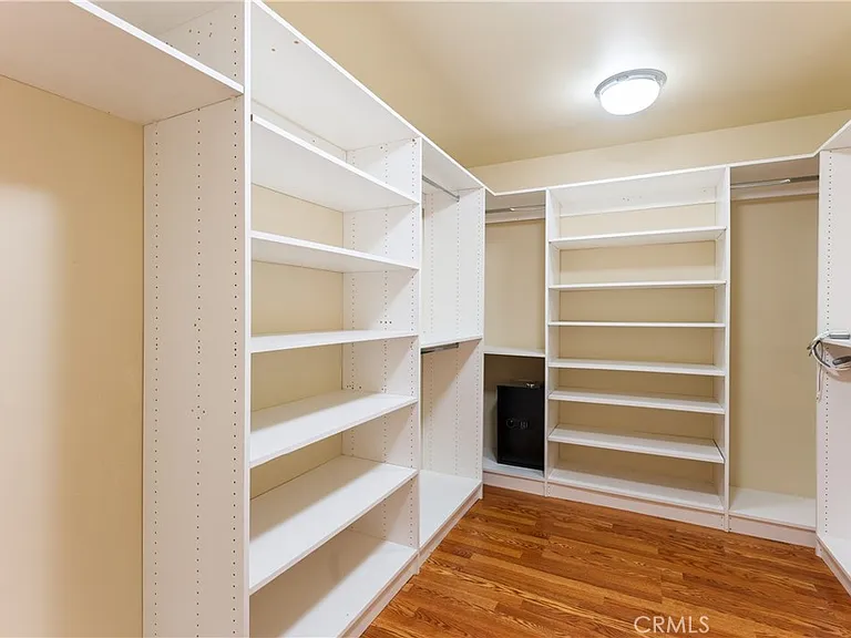 4722 Ventura Canyon Ave — Photo 23