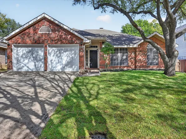 7520 Lake Arrowhead Dr, Fort Worth, TX 76137