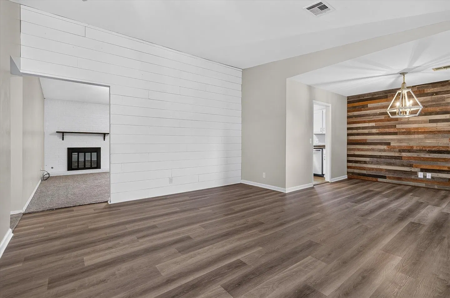 3 bed, 2.0 bath, 1578 sqft, $1,400 — Photo 3