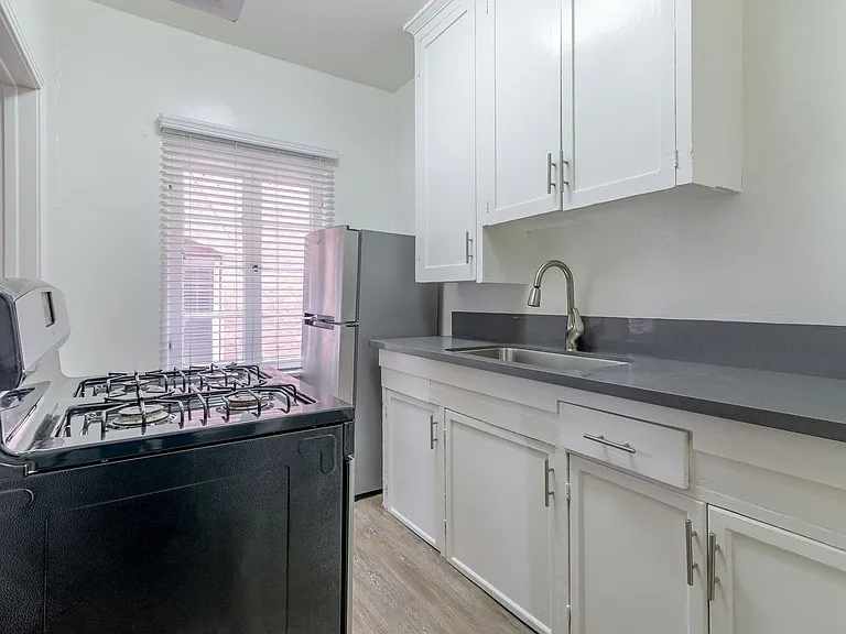 130 N Westmoreland Ave #208 — Photo 2