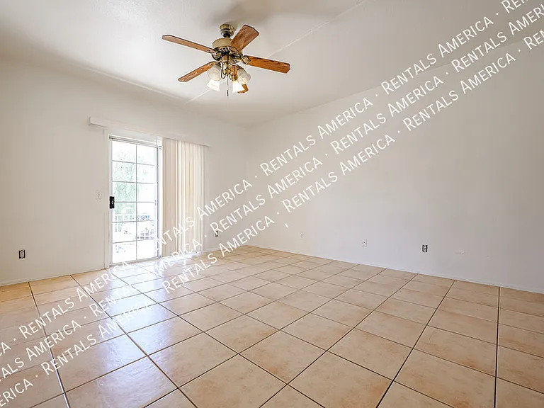 1022 W Westchester Ave — Photo 20