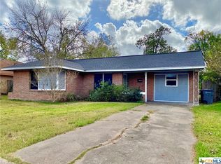 1717 Alamo Dr, Victoria, TX 77901