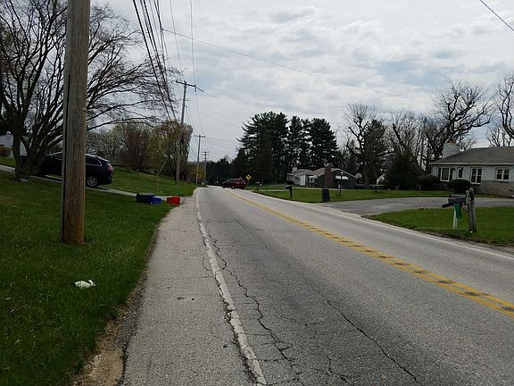 4th image of 821 W Kings Hwy