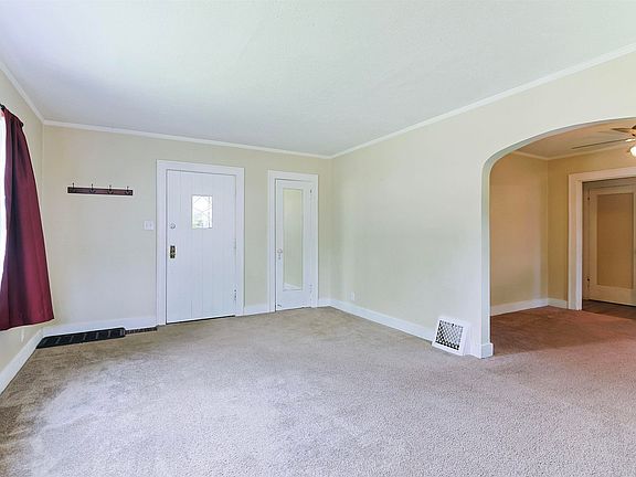 4th image of 2157 Berkley Pl