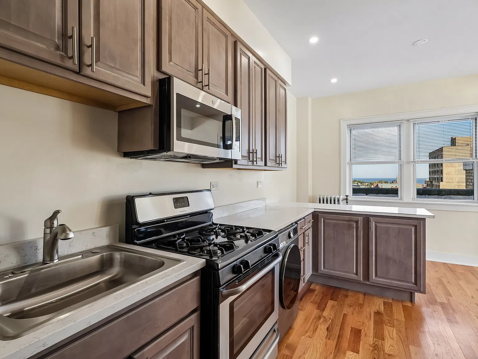1055 W. Granville — Photo 3