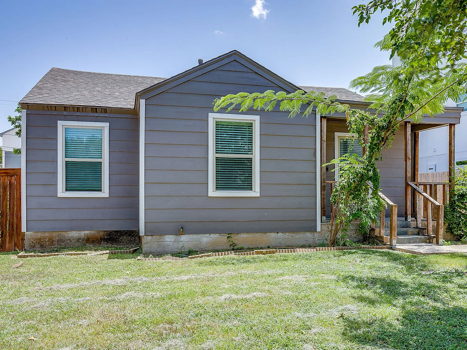 3221 McCart Ave — Photo 2