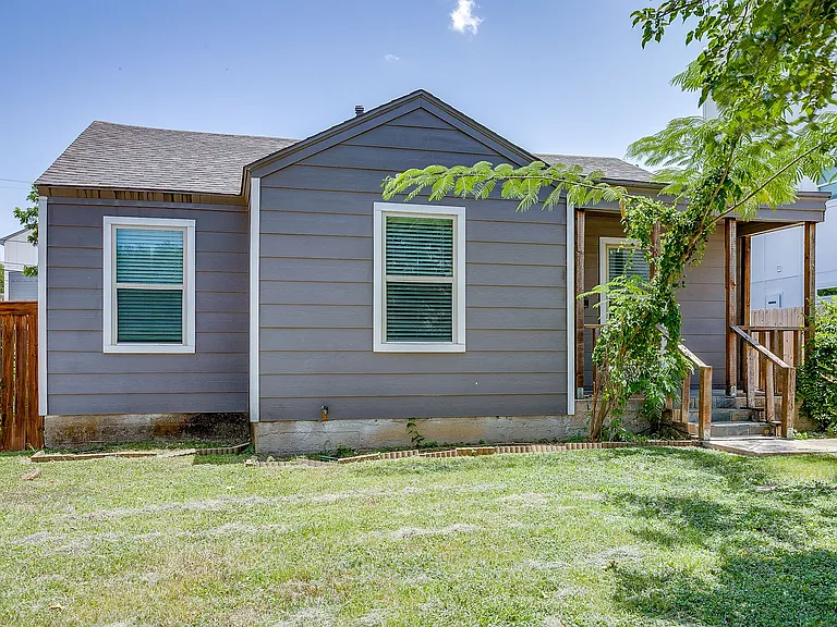 3221 McCart Ave — Photo 2