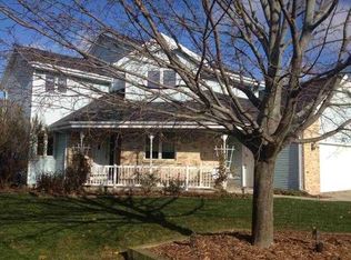 404 Deer Ridge Dr, West Bend, WI 53095