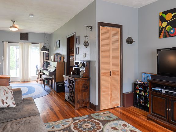 4th image of 27 Clement Ave