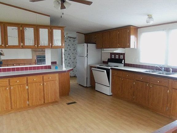 2nd image of 140 Carolyn Dr