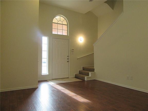 2nd image of 907 Wayne Ave