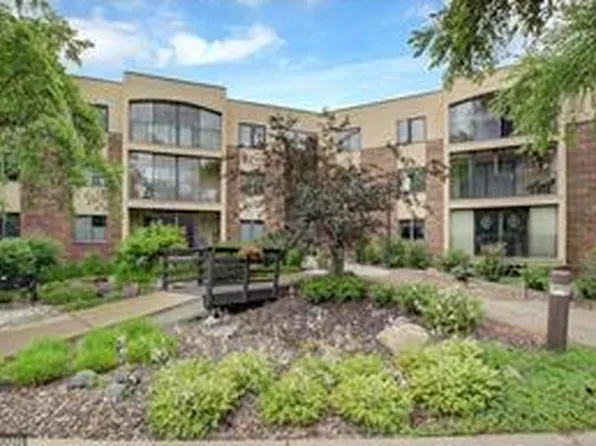 20 Windsor Ln APT 303A, New Brighton, MN 55112