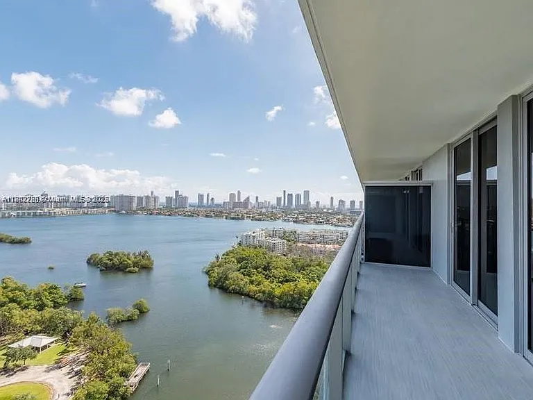 16385 Biscayne Blvd #2103 — Photo 34