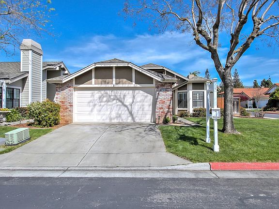 3rd image of 1870 Bayo Claros Cir