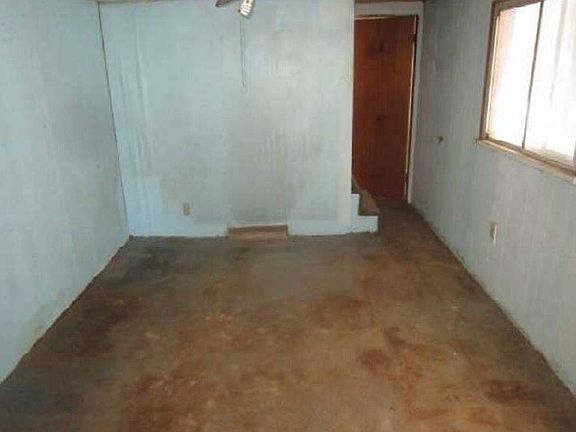 3rd image of 7 Short Ave