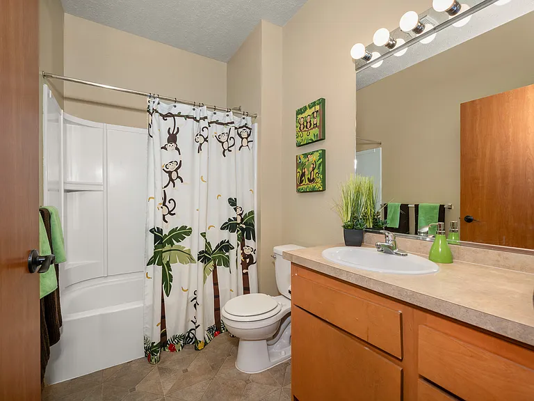 Eagle Point Apartments — Photo 41