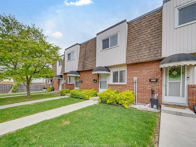 5486 Lassaline Ave — Photo 4