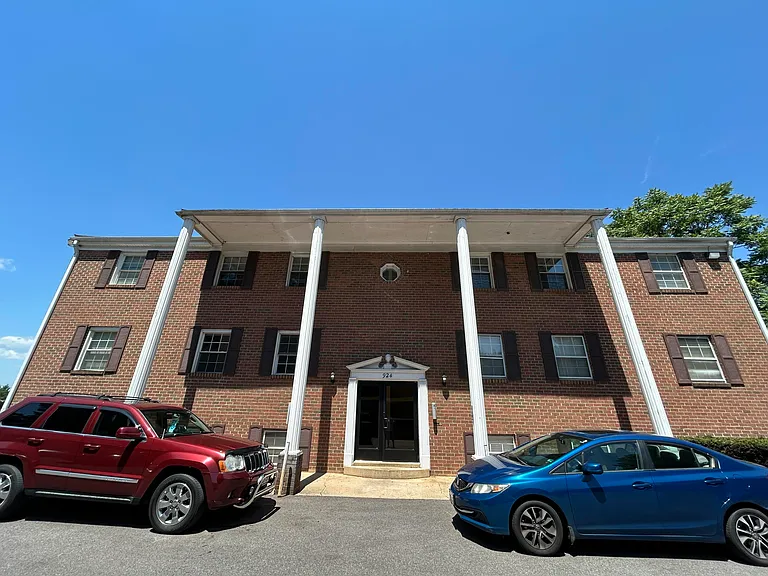 924 Mountain View Rd #3 — Photo 1