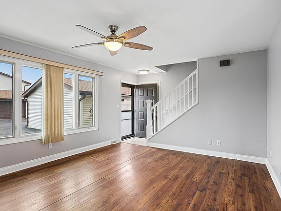 3rd image of 1067 Southgate Rd