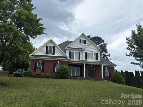 457 28th Ave NE, Hickory, NC 28601