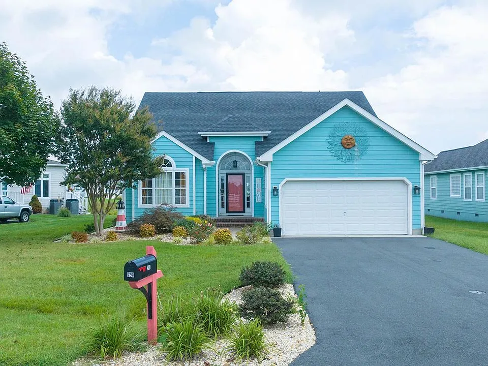 298 Lakeside Dr