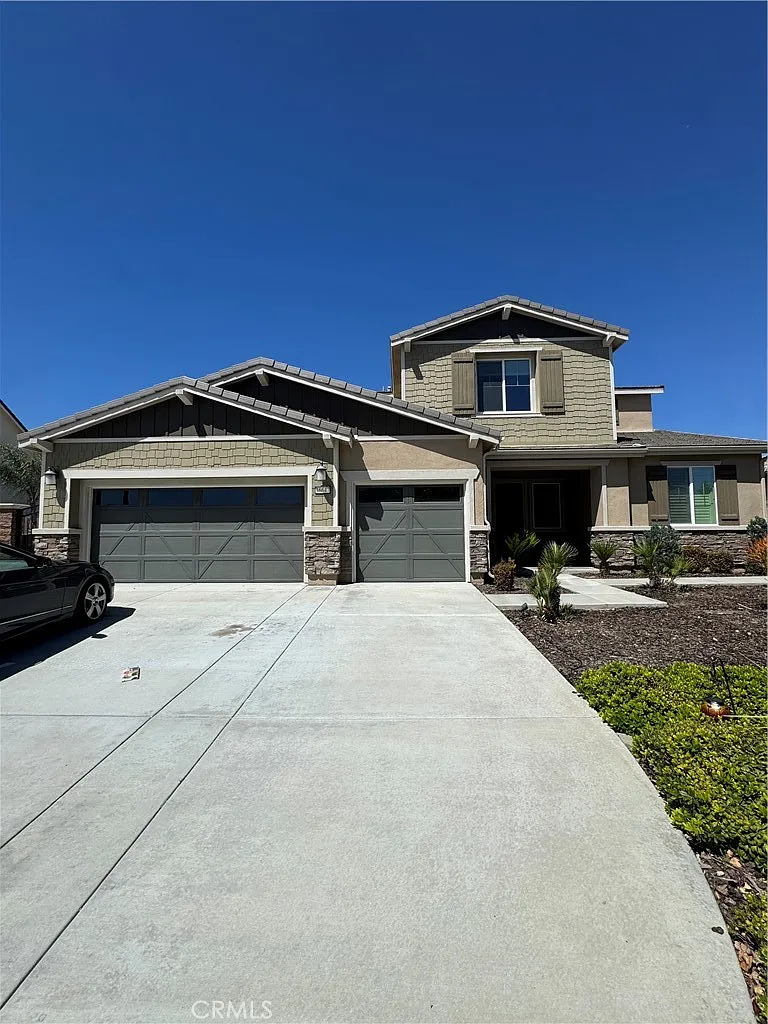 6 bed, 4.5 bath, 4125 sqft, $6,000 — Photo 1