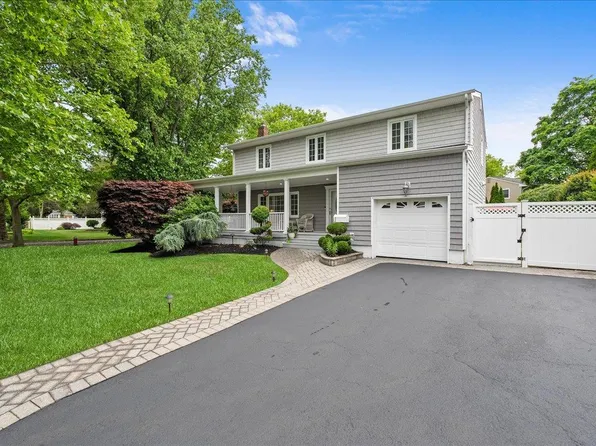 43 Clafford Lane, Melville, NY 11747