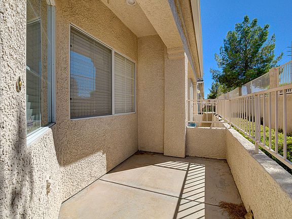3rd image of 908 Dusty Creek St