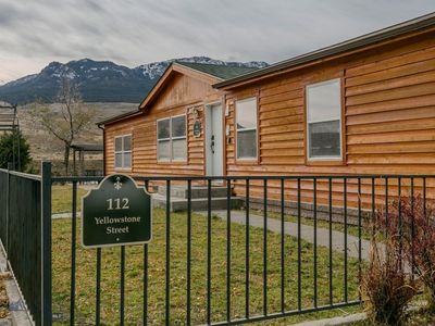 112 Yellowstone St, Gardiner, MT, 59030