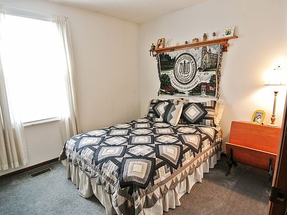 2nd image of 4024 Berrybush Dr