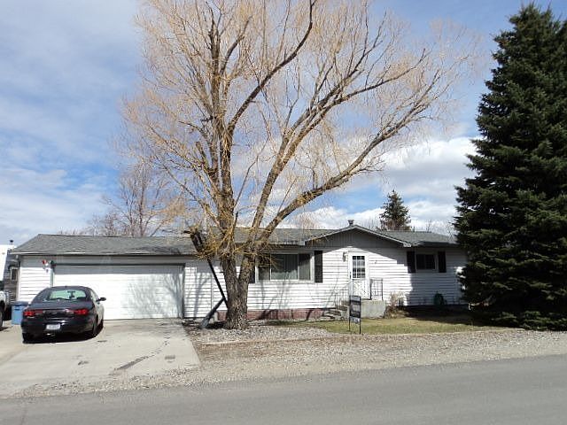 1st image of 415 Henry Dr