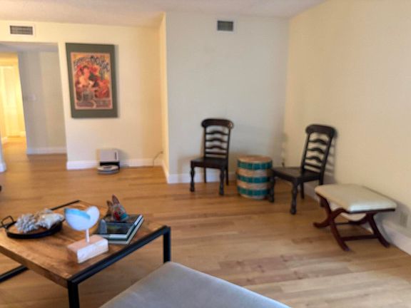 4th image of 7237 S DEVON Drive #110
