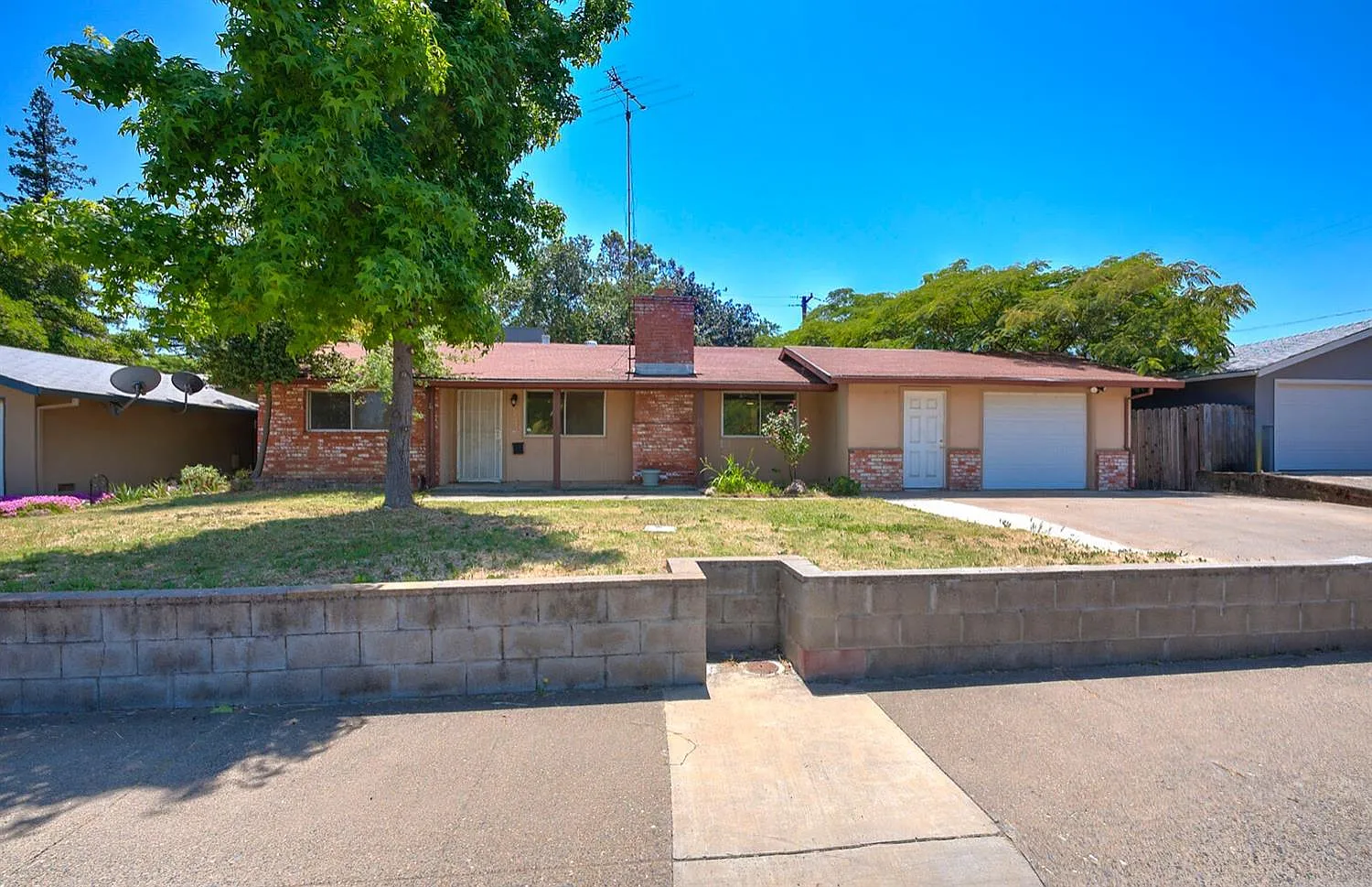 1218 Gerry Way photo 1