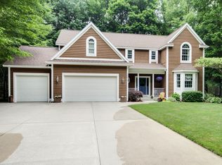 17613 Duneside Dr, Grand Haven, MI 49417