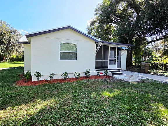 3rd image of 1115 SW 10TH Street