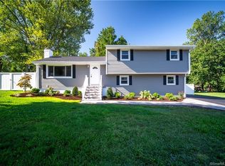 11 Nokomis Dr, Trumbull, CT 06611