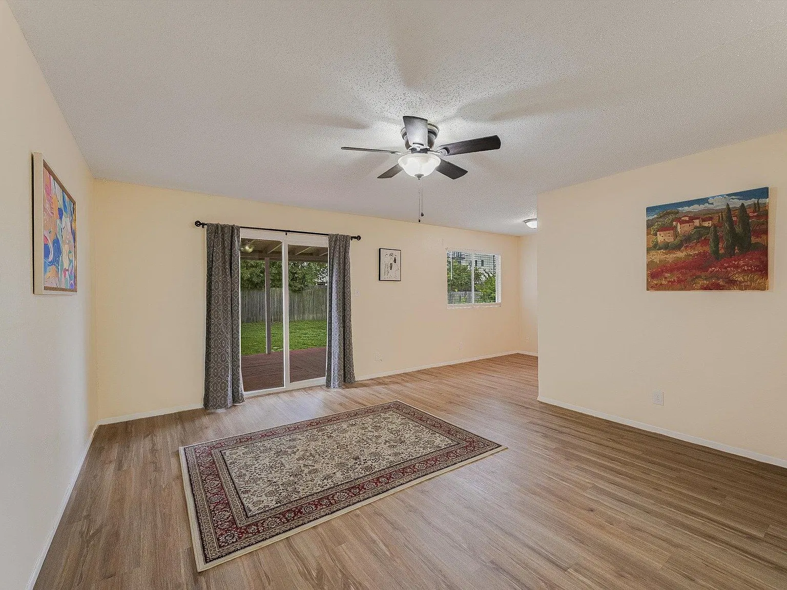 3 bed, 2.0 bath, 1011 sqft, $2,175 — Photo 3