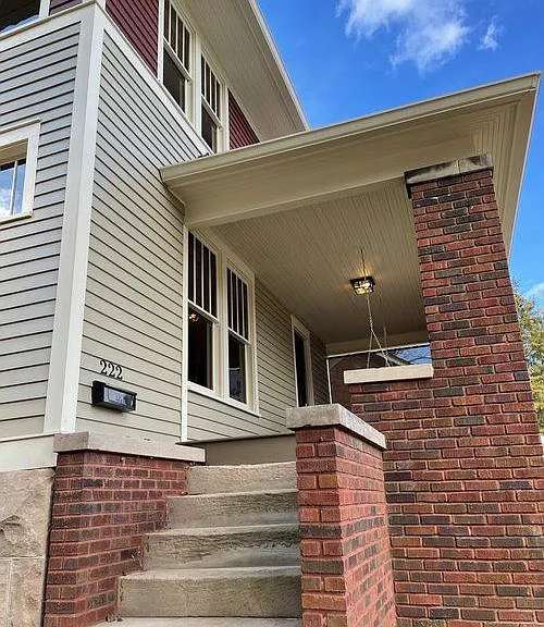 222 S Rogers St — Photo 16