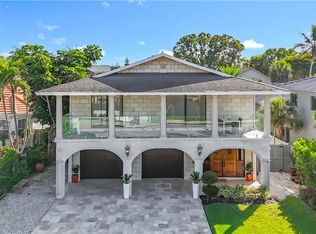 10242 Vanderbilt DR, NAPLES, FL 34108