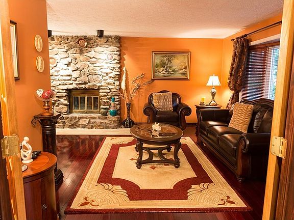 4th image of 9829 Plum Brook Ln