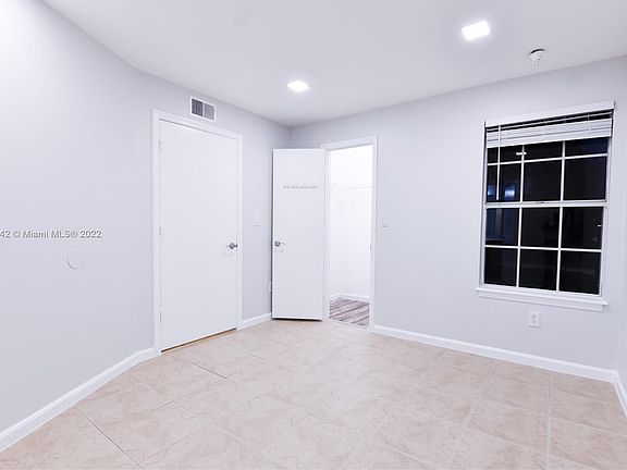 5th image of 1011 Crystal Way APT D